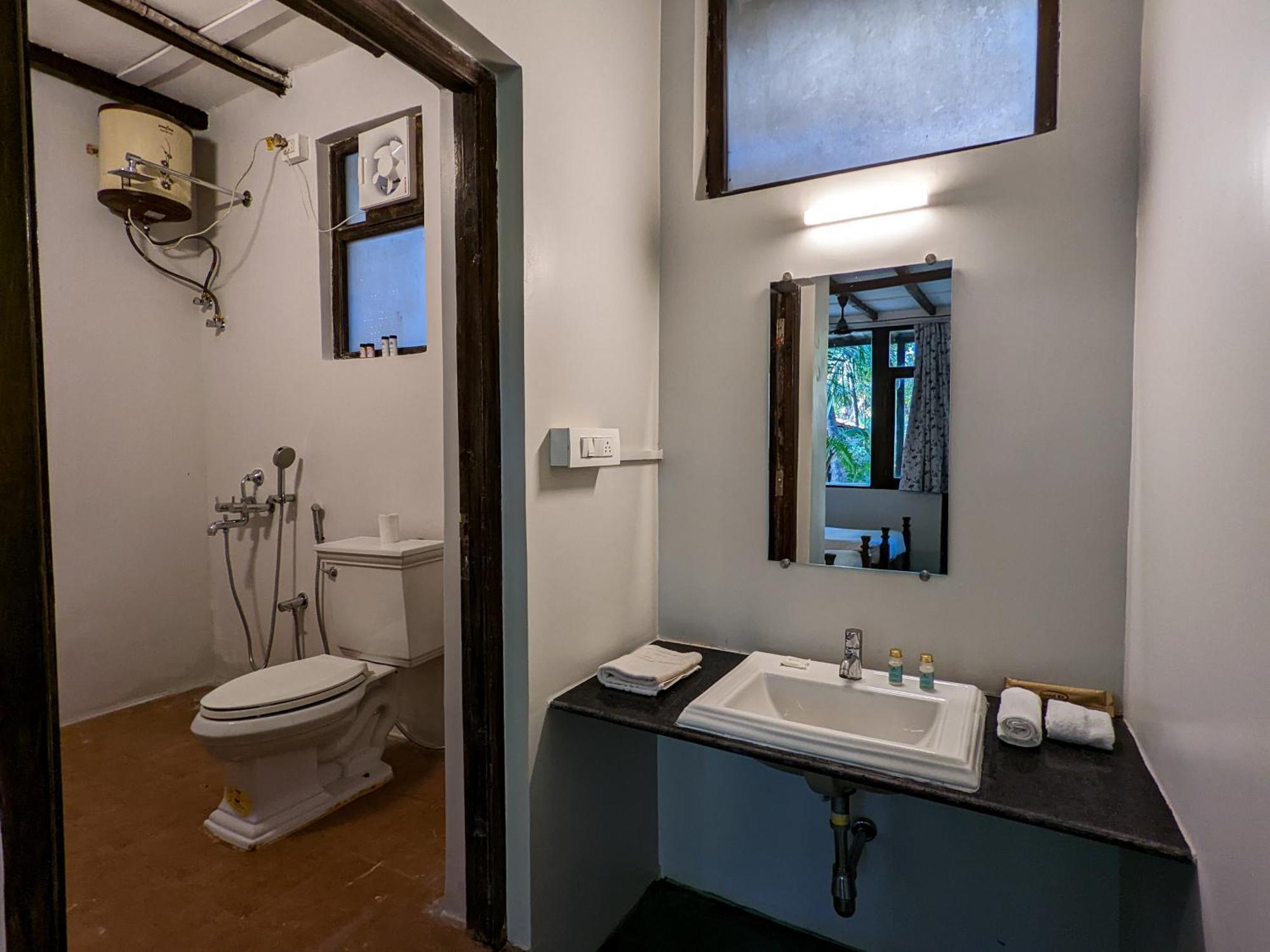 Hotel De Soul Sante Morjim Goa Exterior foto