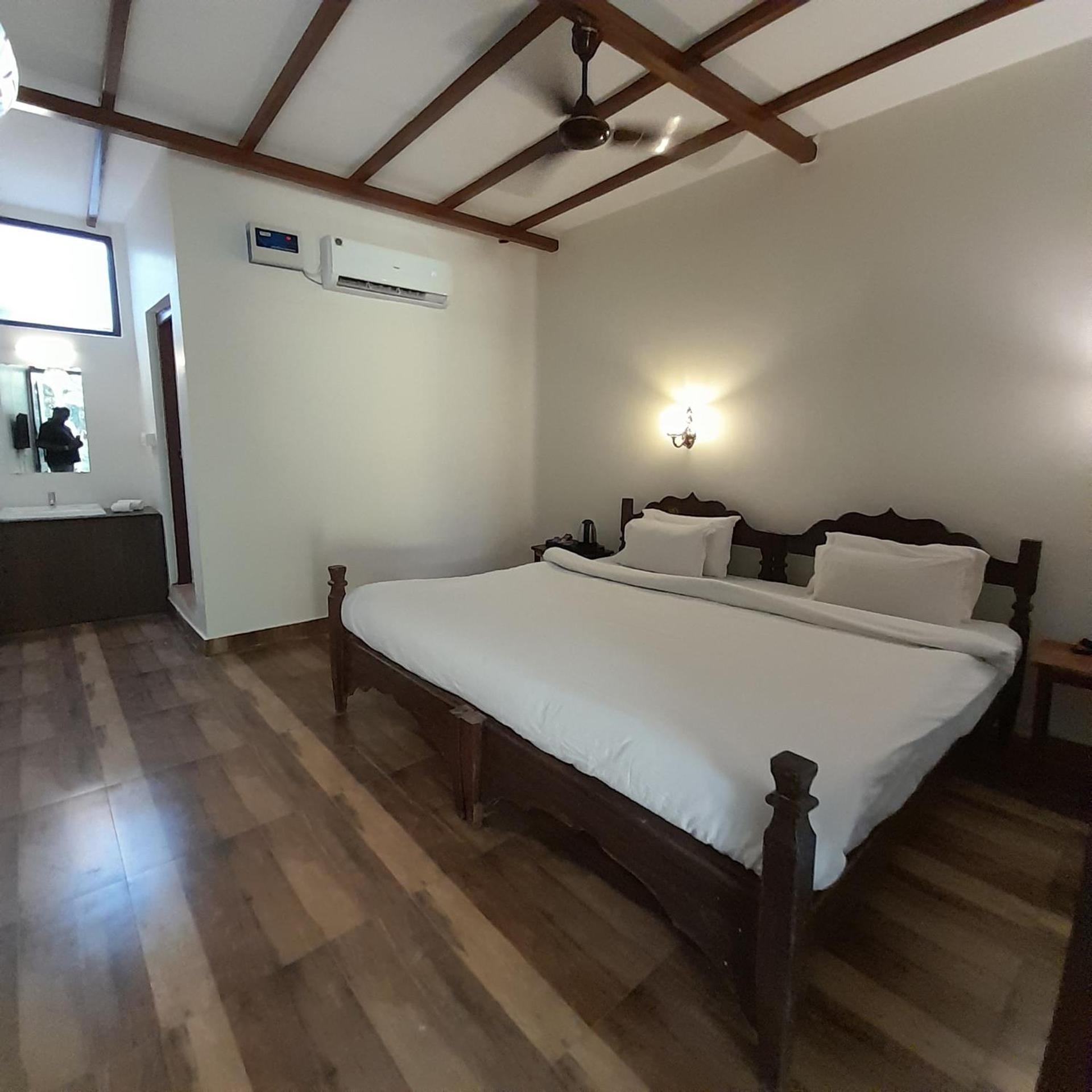 Hotel De Soul Sante Morjim Goa Exterior foto