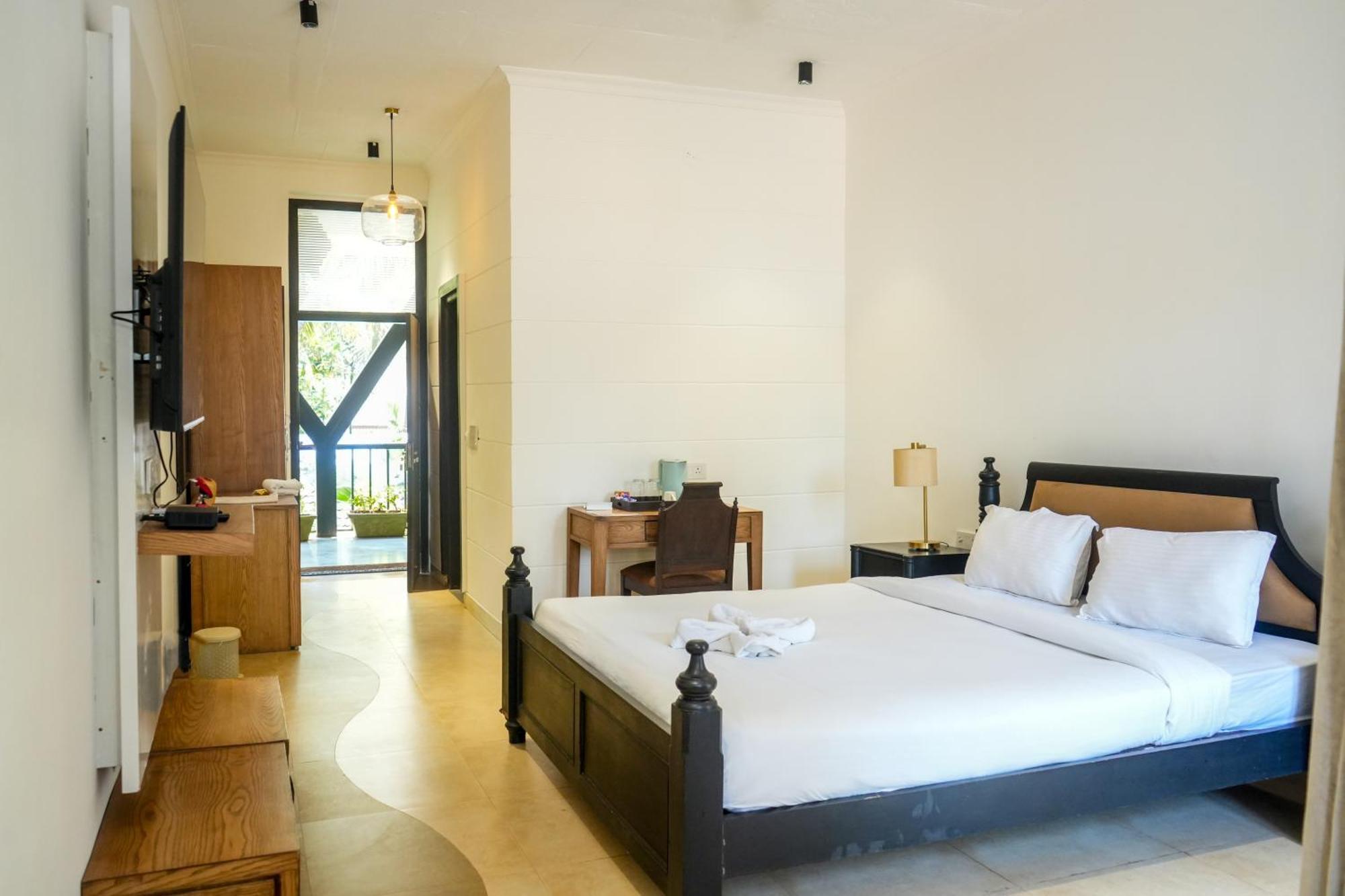 Hotel De Soul Sante Morjim Goa Exterior foto