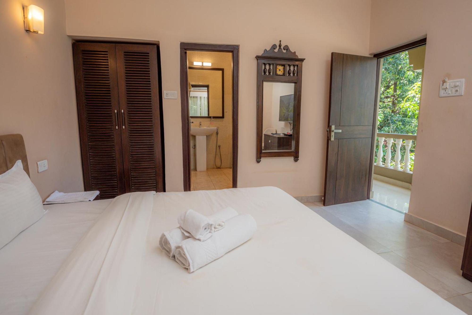 Hotel De Soul Sante Morjim Goa Exterior foto